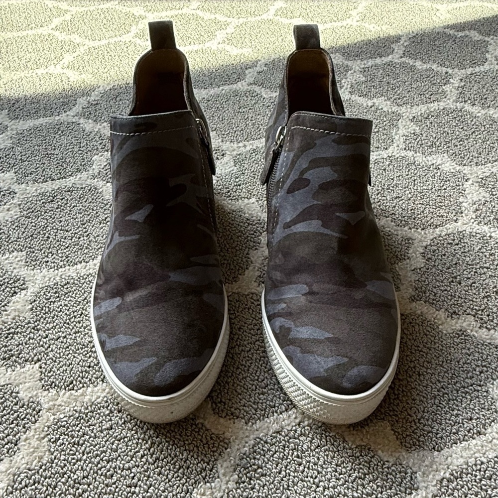Susina Gray Camouflage Wedge Sneakers